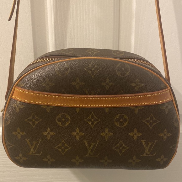 Authentic LOUIS VUITTON Monogram Blois M51221 LV Crossbody Bag Brown Canvas - Picture 4 of 5